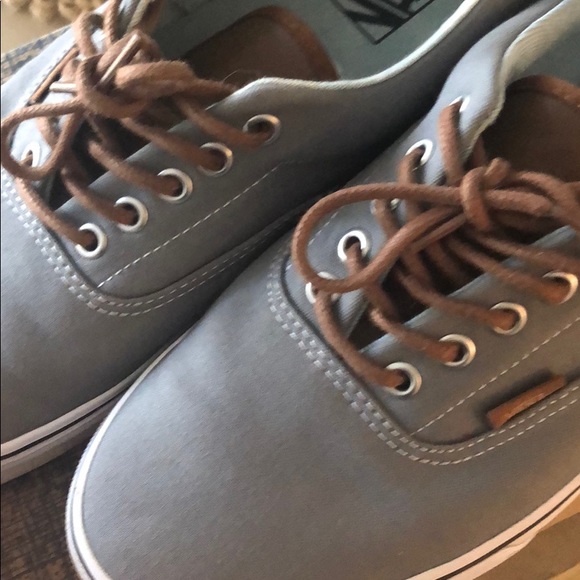 Men’s Vans size 10 - Picture 3 of 3